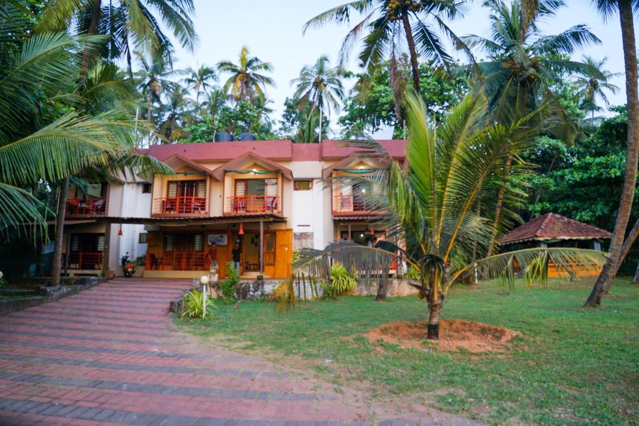 Club 7 Beach Resort Kannur Exterior photo